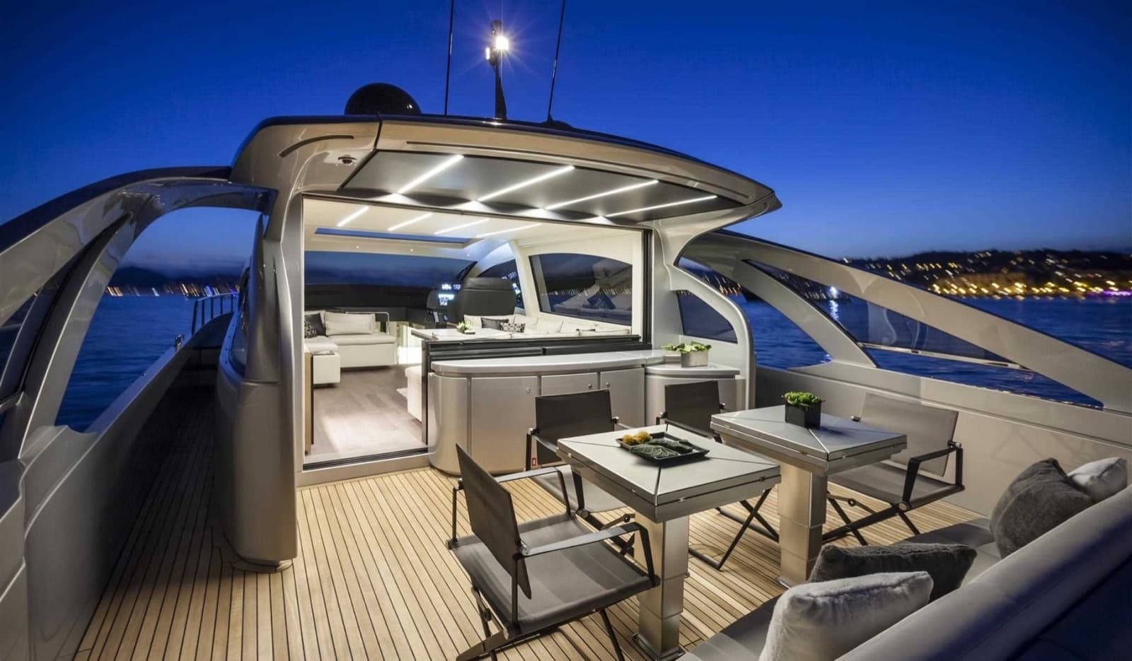 2018 Pershing 70 - Photo 12