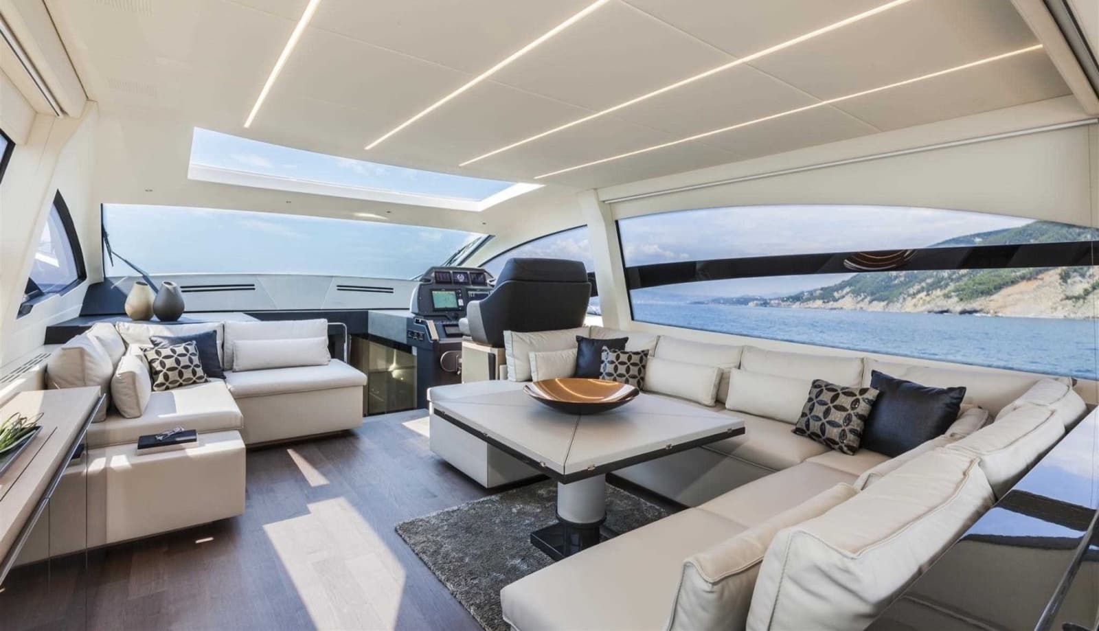 2018 Pershing 70 - Photo 2