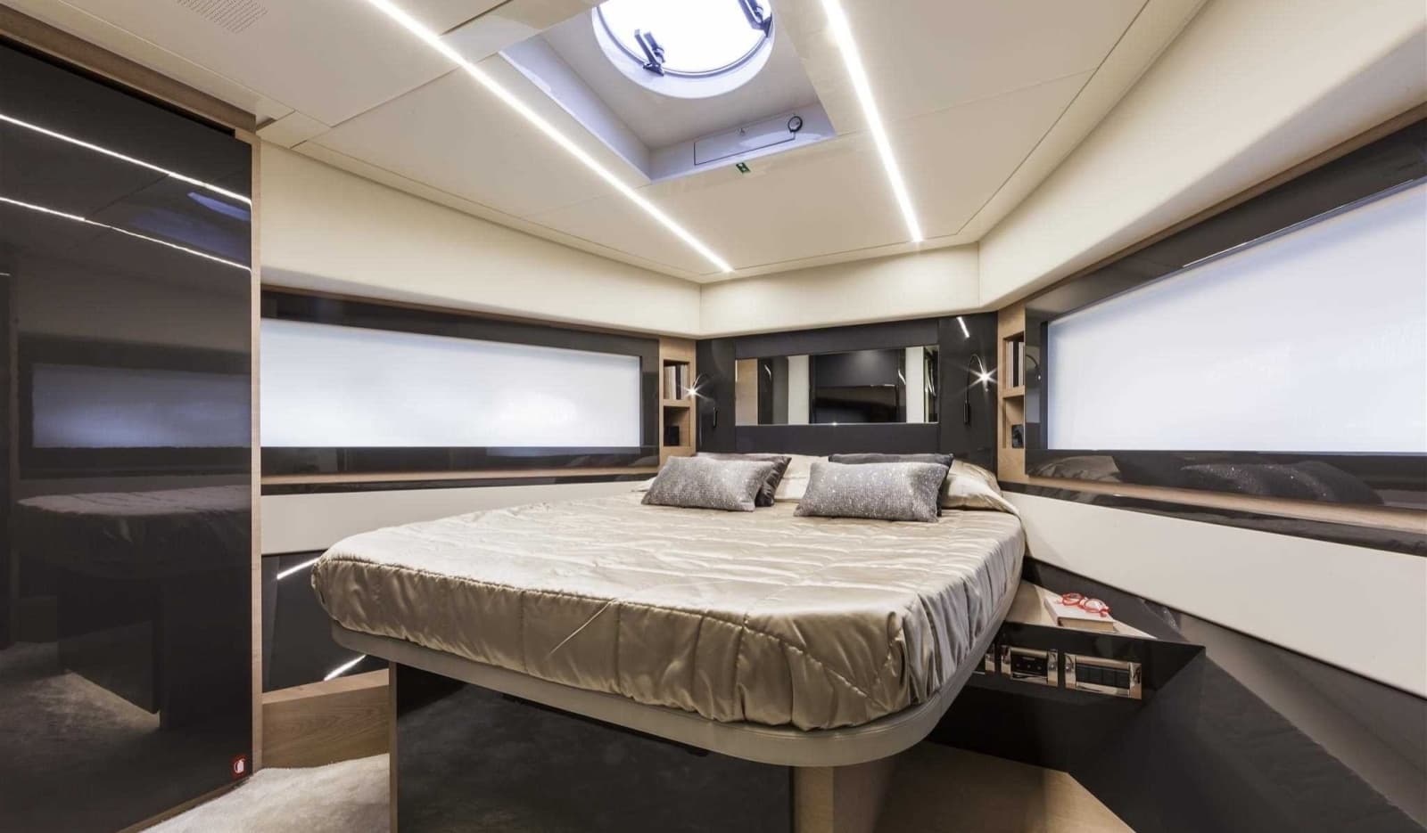 2018 Pershing 70 - Photo 8