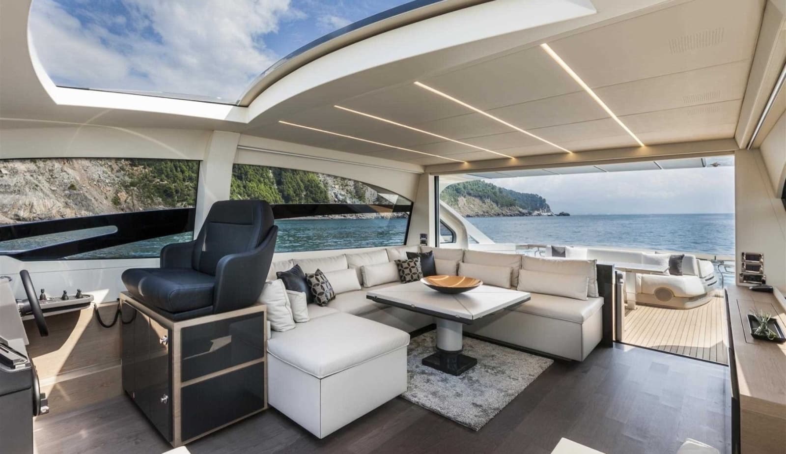 2018 Pershing 70 - Photo 3