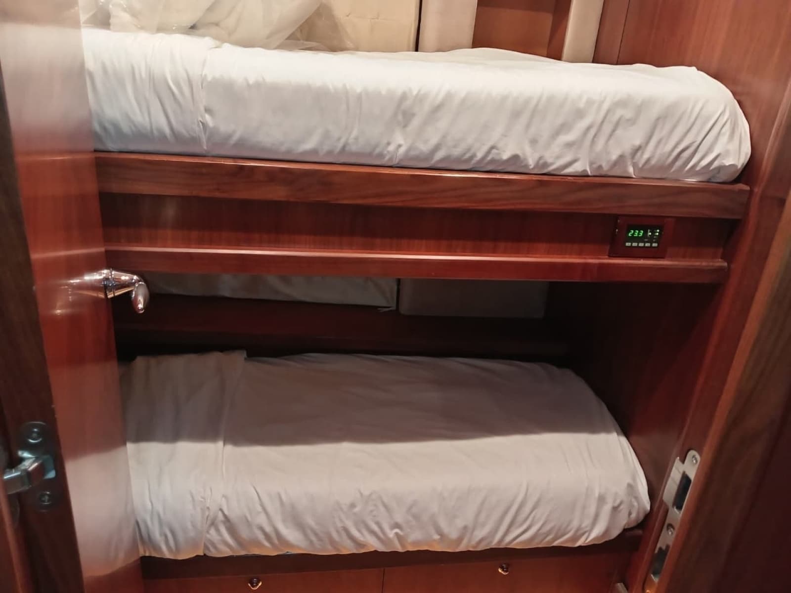 2006 Sunseeker Predator 82 - Photo 12