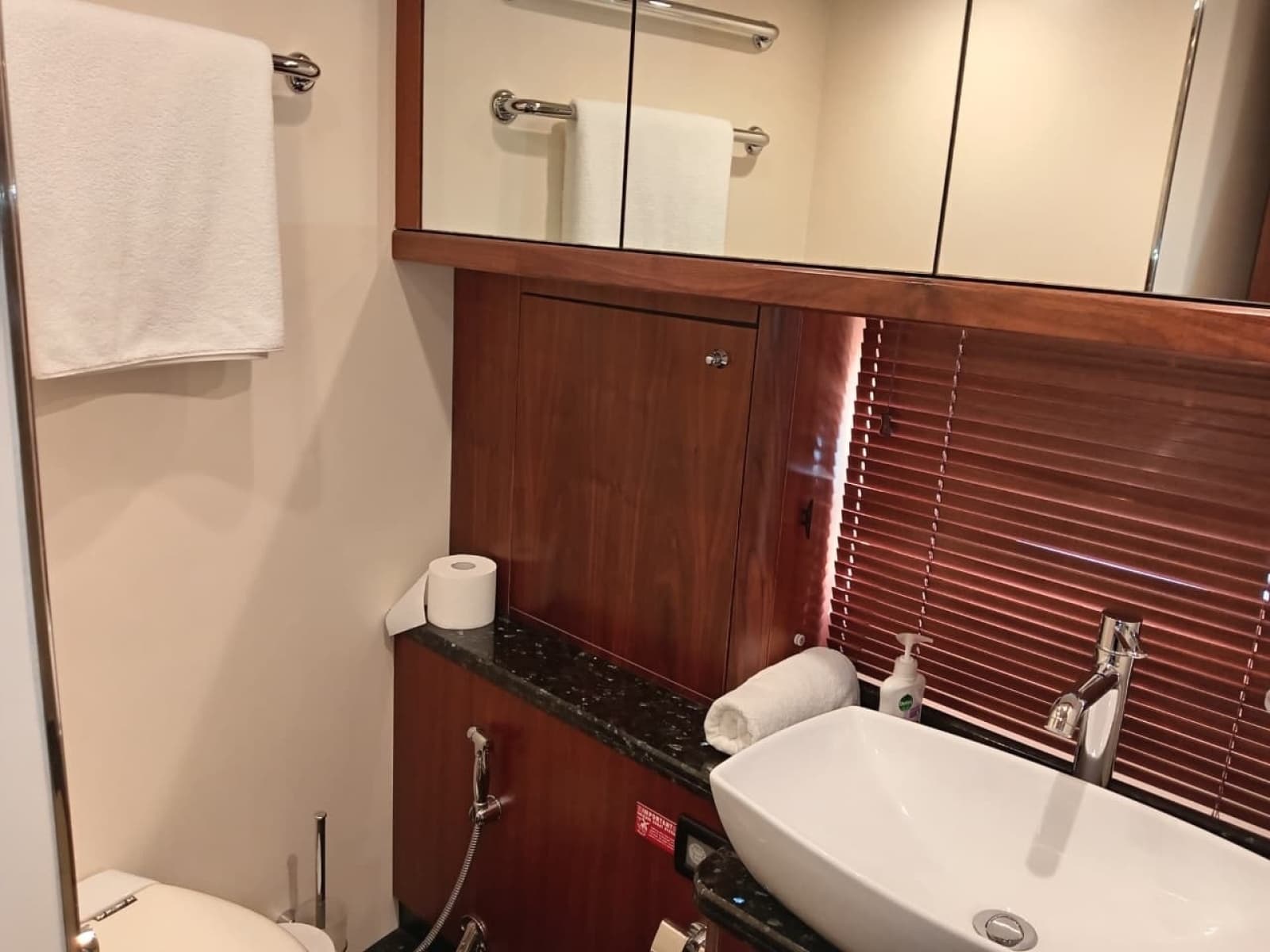 2006 Sunseeker Predator 82 - Photo 17