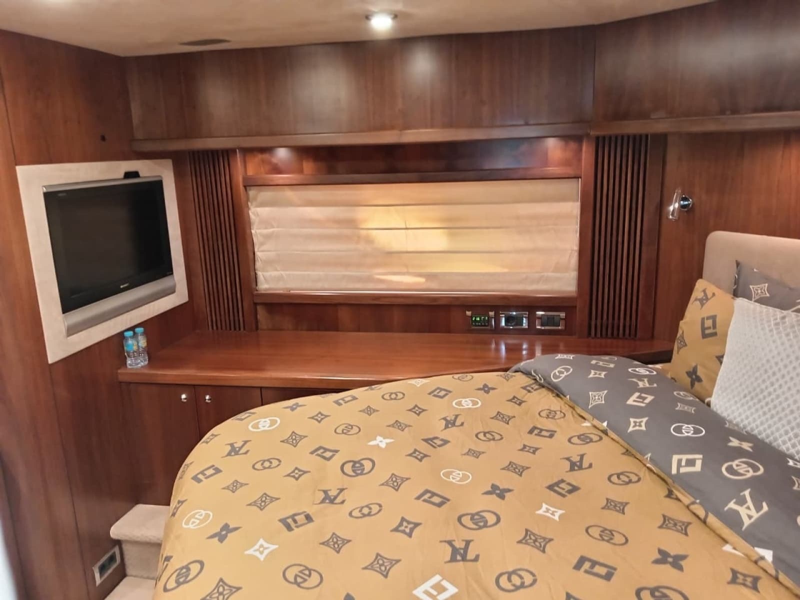 2006 Sunseeker Predator 82 - Photo 10