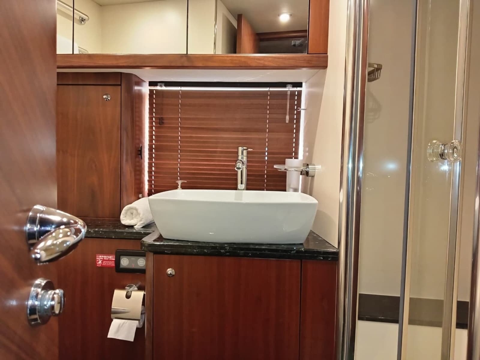 2006 Sunseeker Predator 82 - Photo 8
