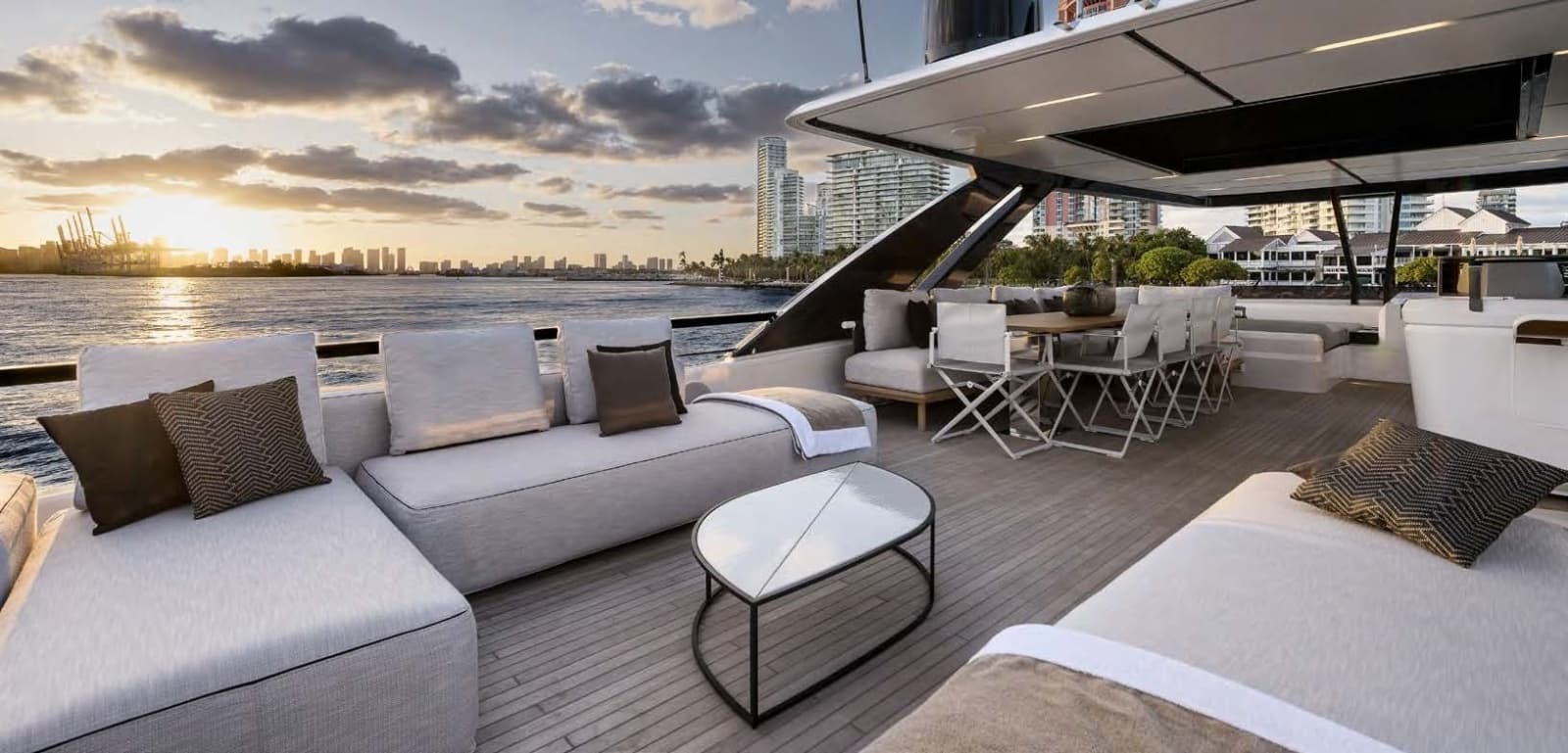 2025 Ferretti Yachts 860 - Photo 6