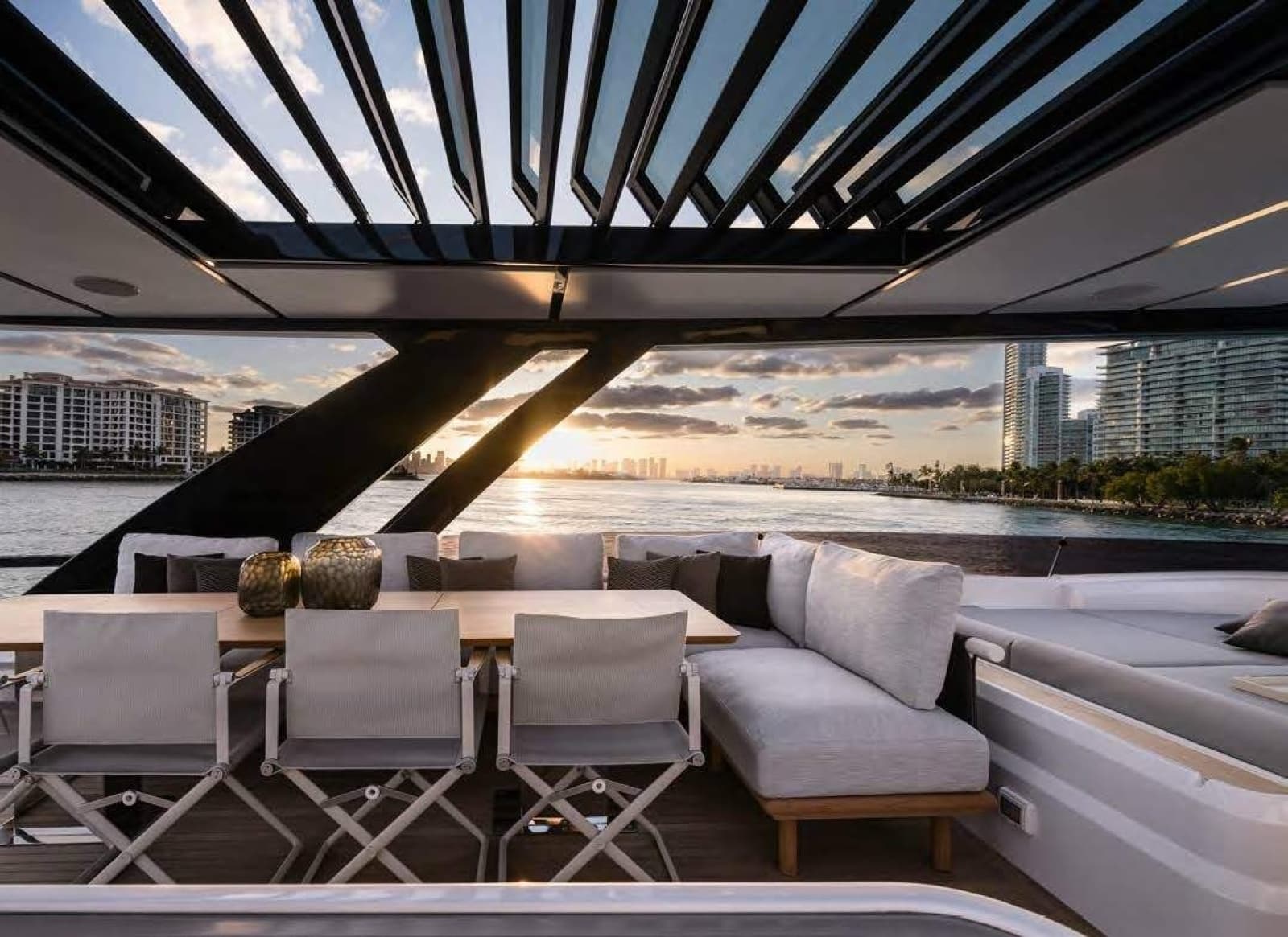 2025 Ferretti Yachts 860 - Photo 3