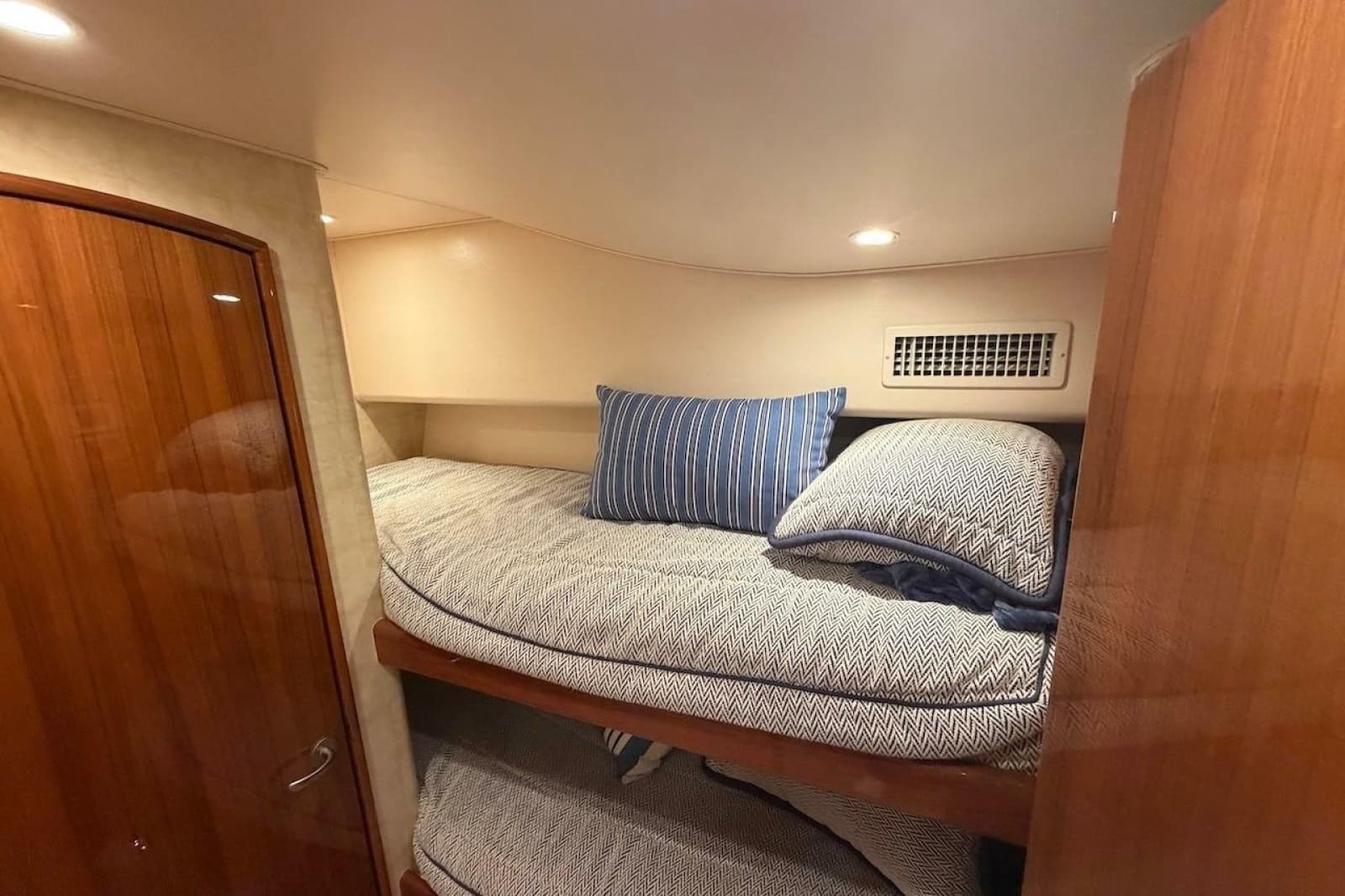 2012 Viking 50 Convertible - Photo 30