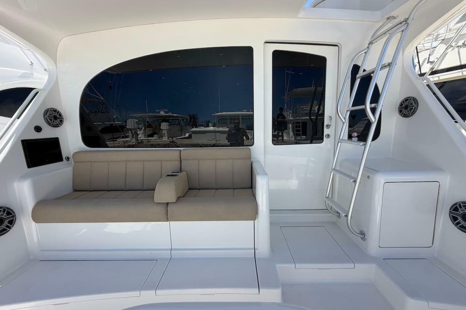 2012 Viking 50 Convertible - Photo 36