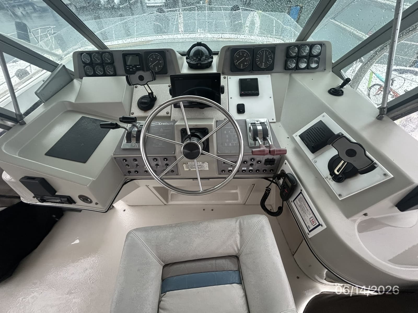 1989 Cruisers Yachts 4280 - Photo 26