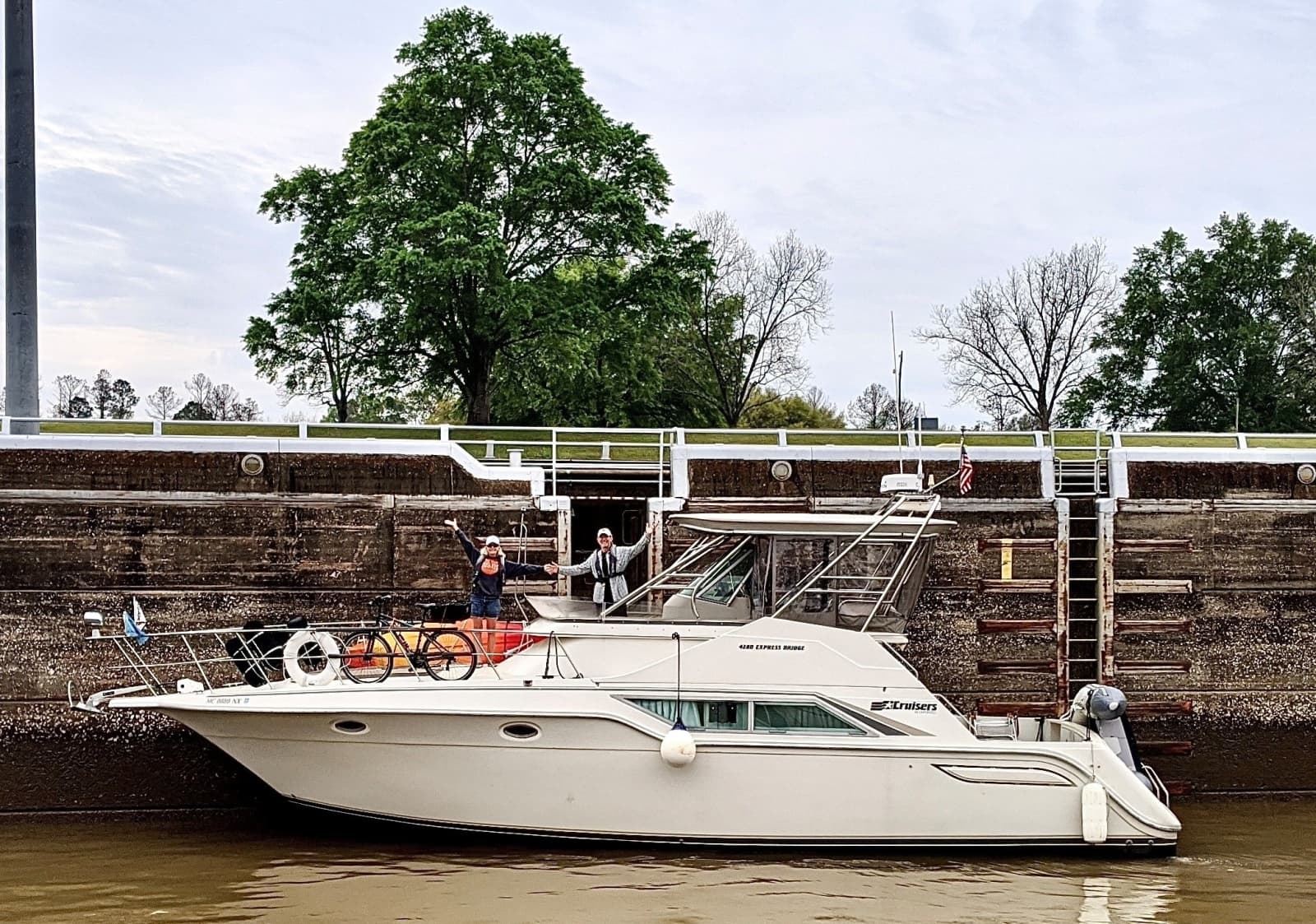 1989 Cruisers Yachts 4280 - Photo 1