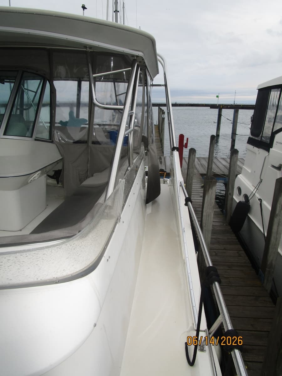 1989 Cruisers Yachts 4280 - Photo 18