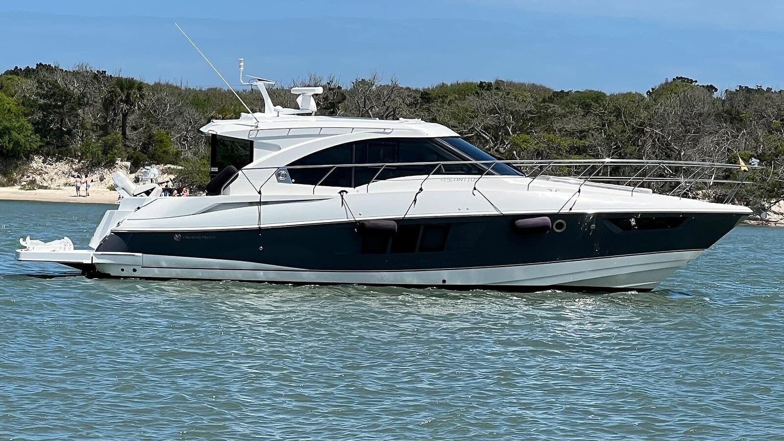 2018 Cruisers Yachts Cantius 45 - Photo 1