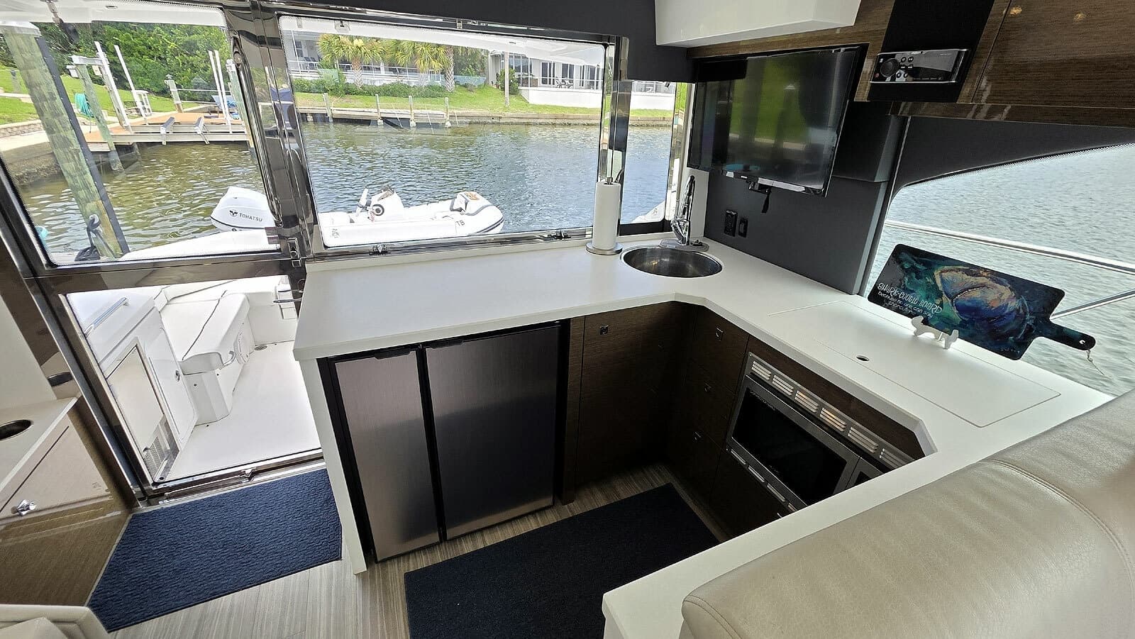 2018 Cruisers Yachts Cantius 45 - Photo 18
