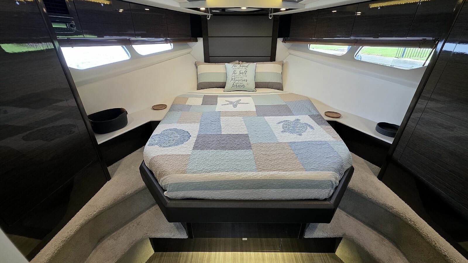 2018 Cruisers Yachts Cantius 45 - Photo 27