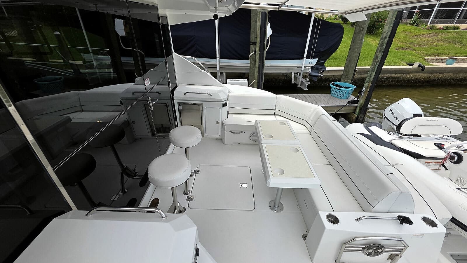 2018 Cruisers Yachts Cantius 45 - Photo 13