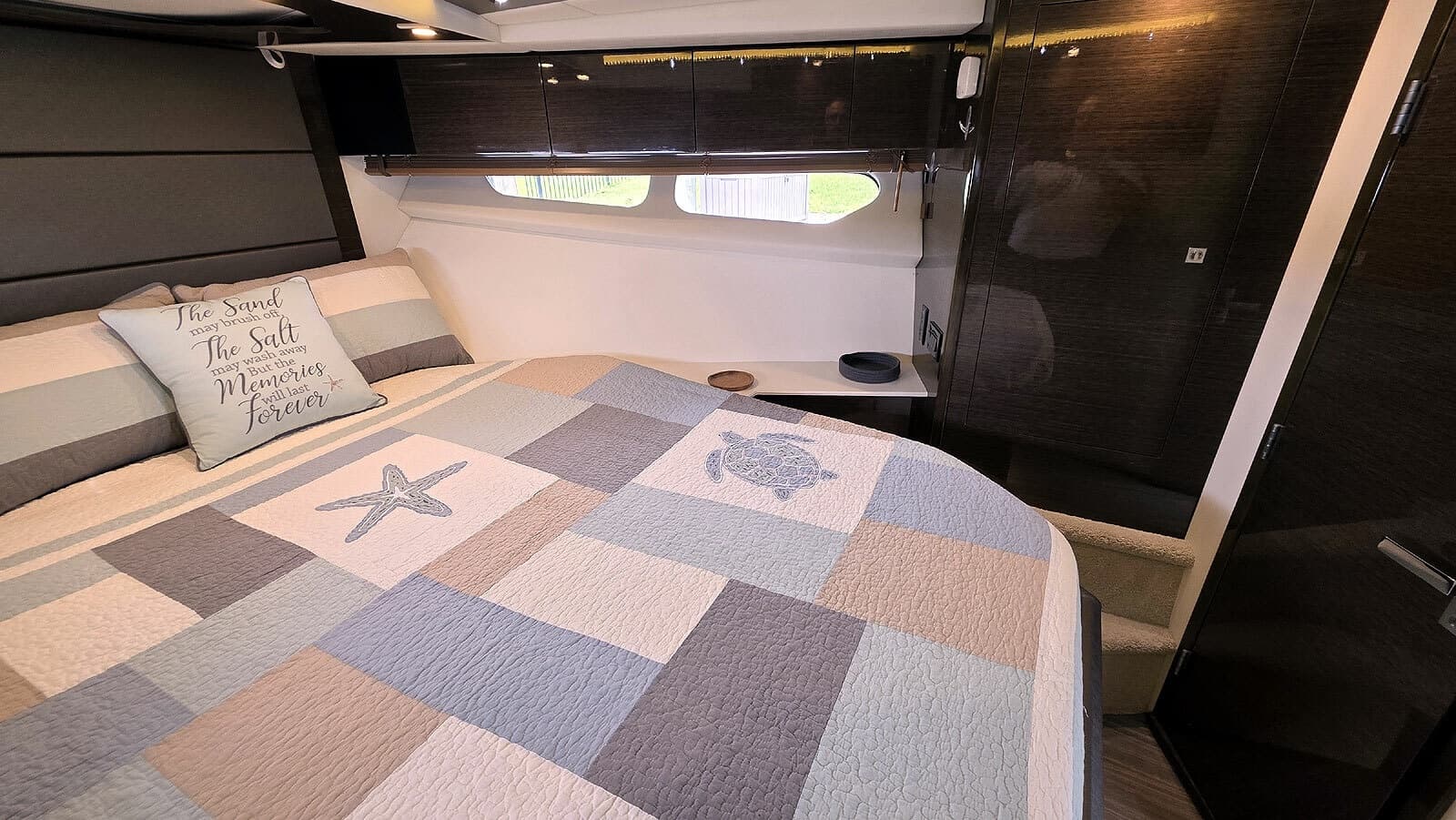 2018 Cruisers Yachts Cantius 45 - Photo 29