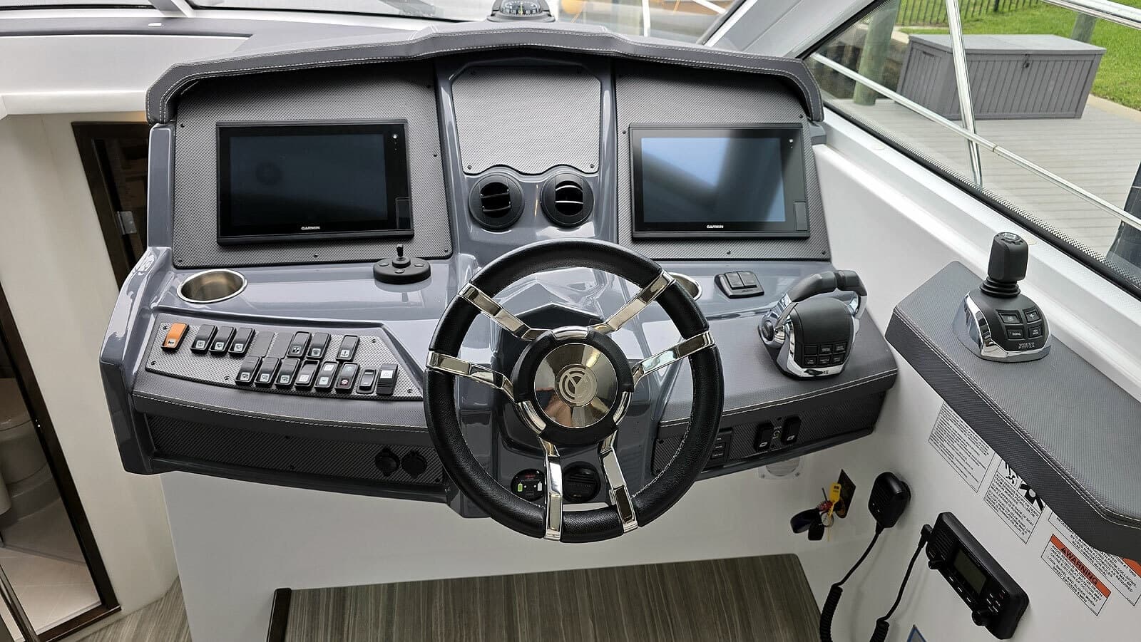 2018 Cruisers Yachts Cantius 45 - Photo 24