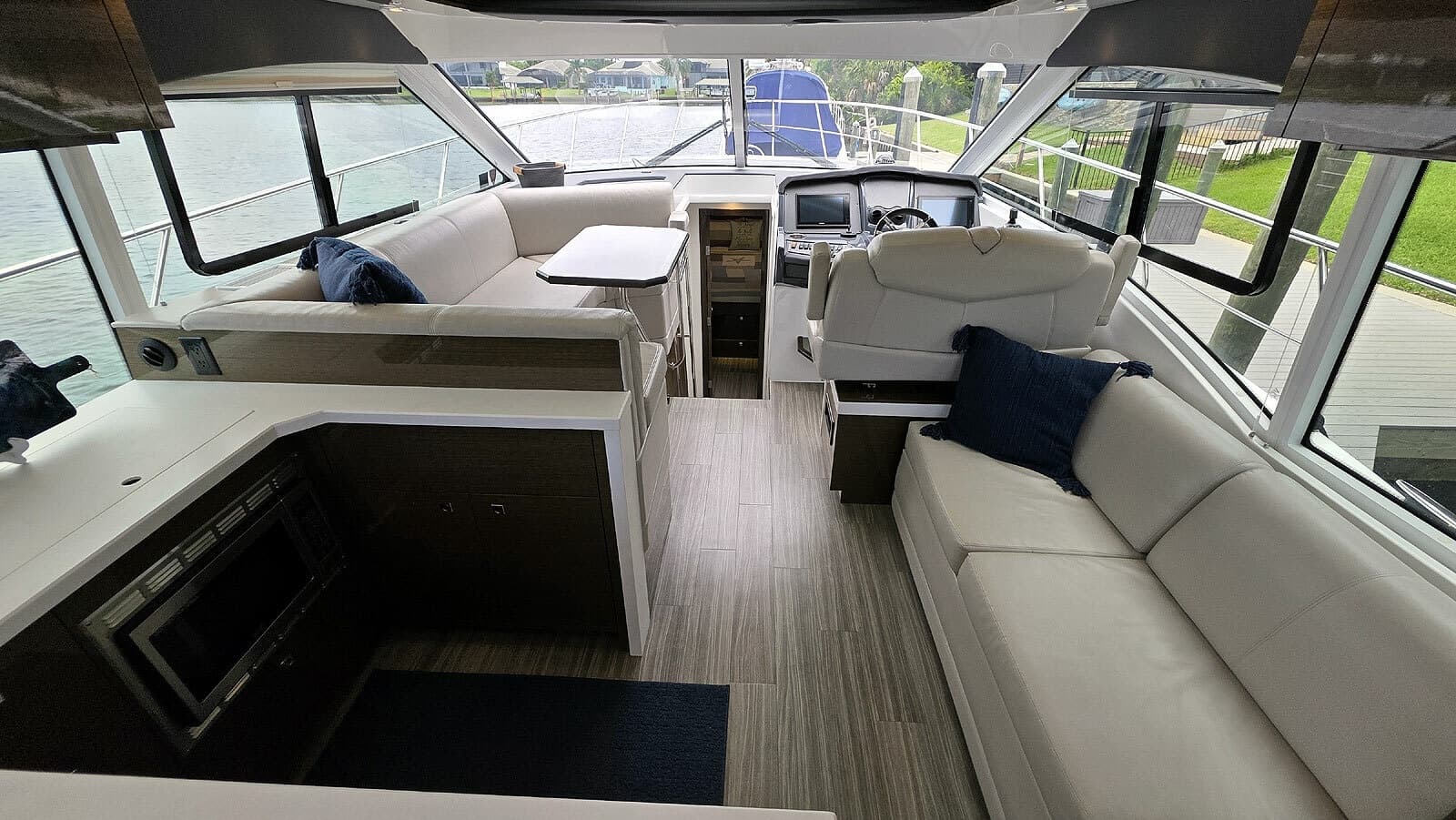 2018 Cruisers Yachts Cantius 45 - Photo 16