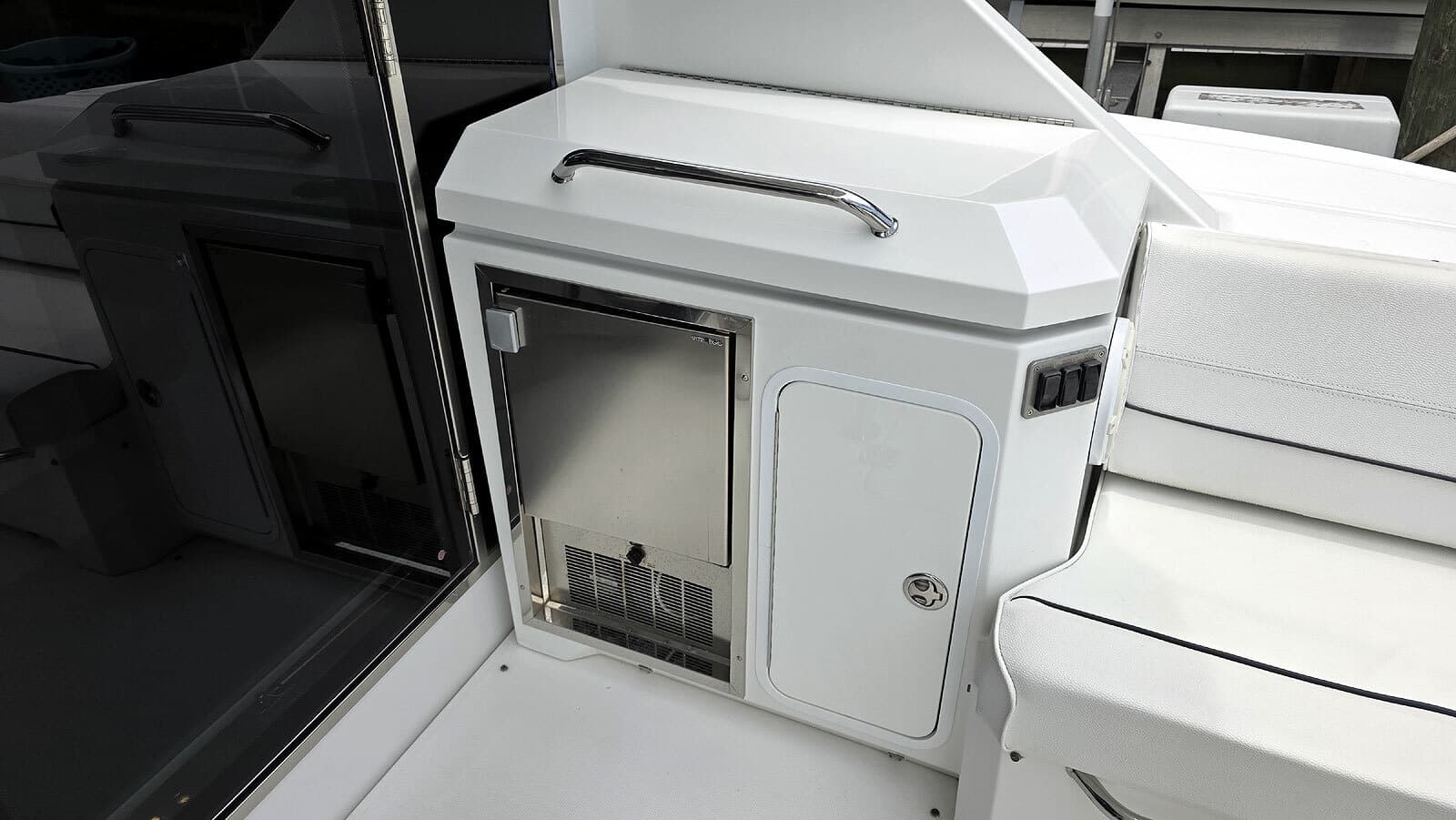 2018 Cruisers Yachts Cantius 45 - Photo 14