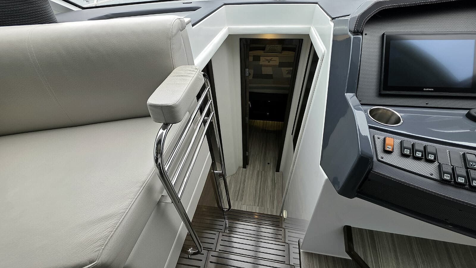 2018 Cruisers Yachts Cantius 45 - Photo 26