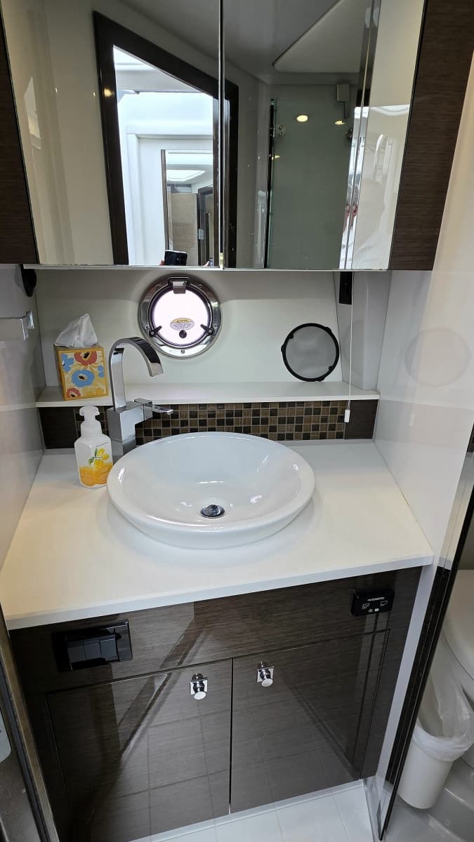 2018 Cruisers Yachts Cantius 45 - Photo 37