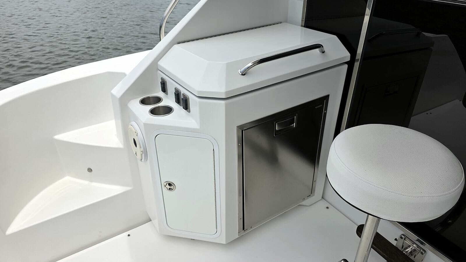 2018 Cruisers Yachts Cantius 45 - Photo 12