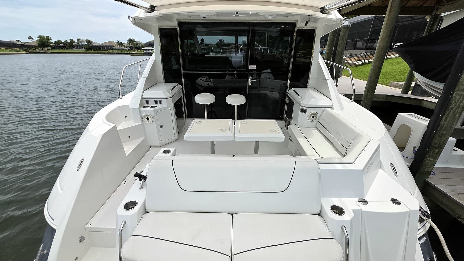 2018 Cruisers Yachts Cantius 45 - Photo 10