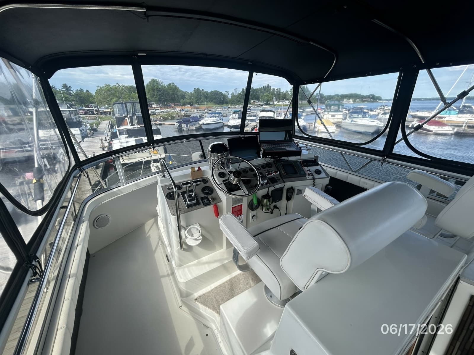 1996 Carver 430 - Photo 17