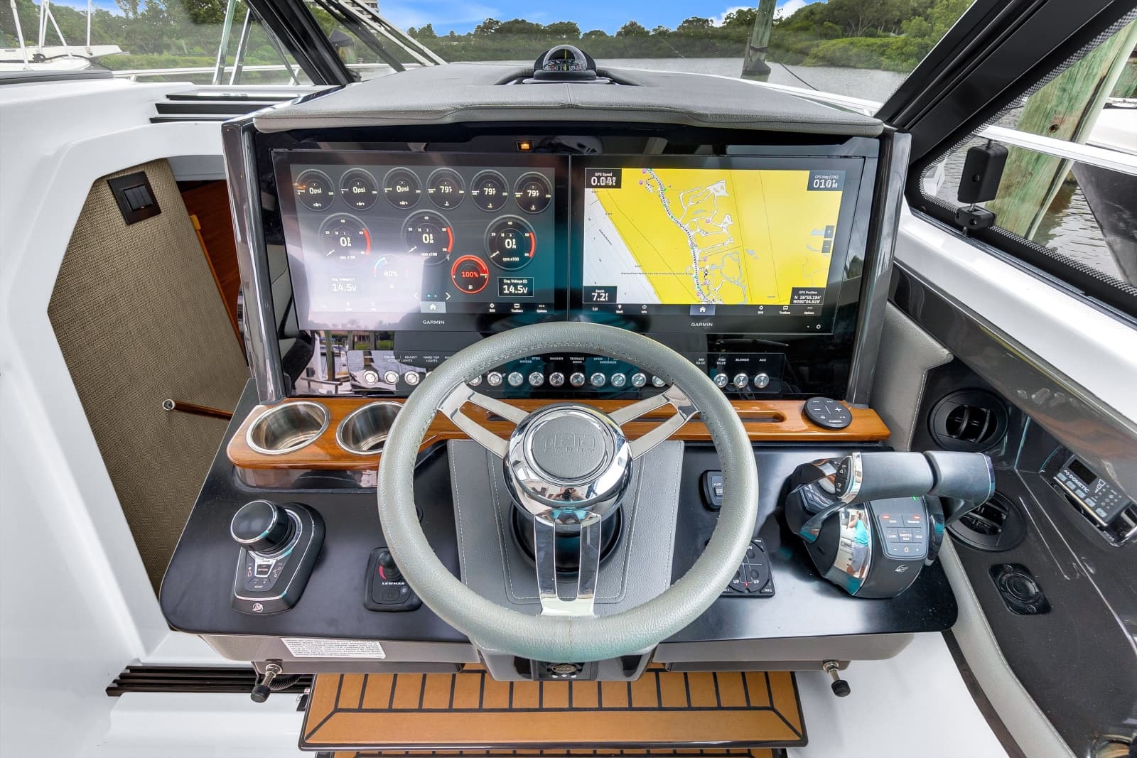 2021 Tiara Yachts 43 LE - Photo 11
