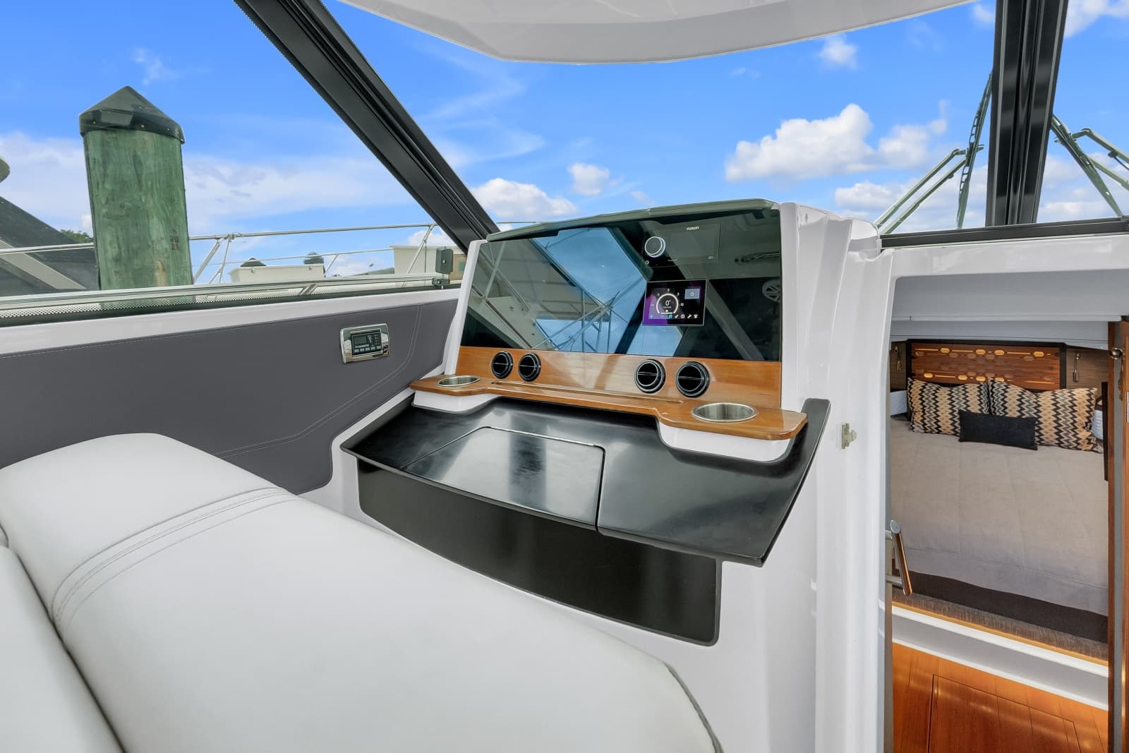 2021 Tiara Yachts 43 LE - Photo 15