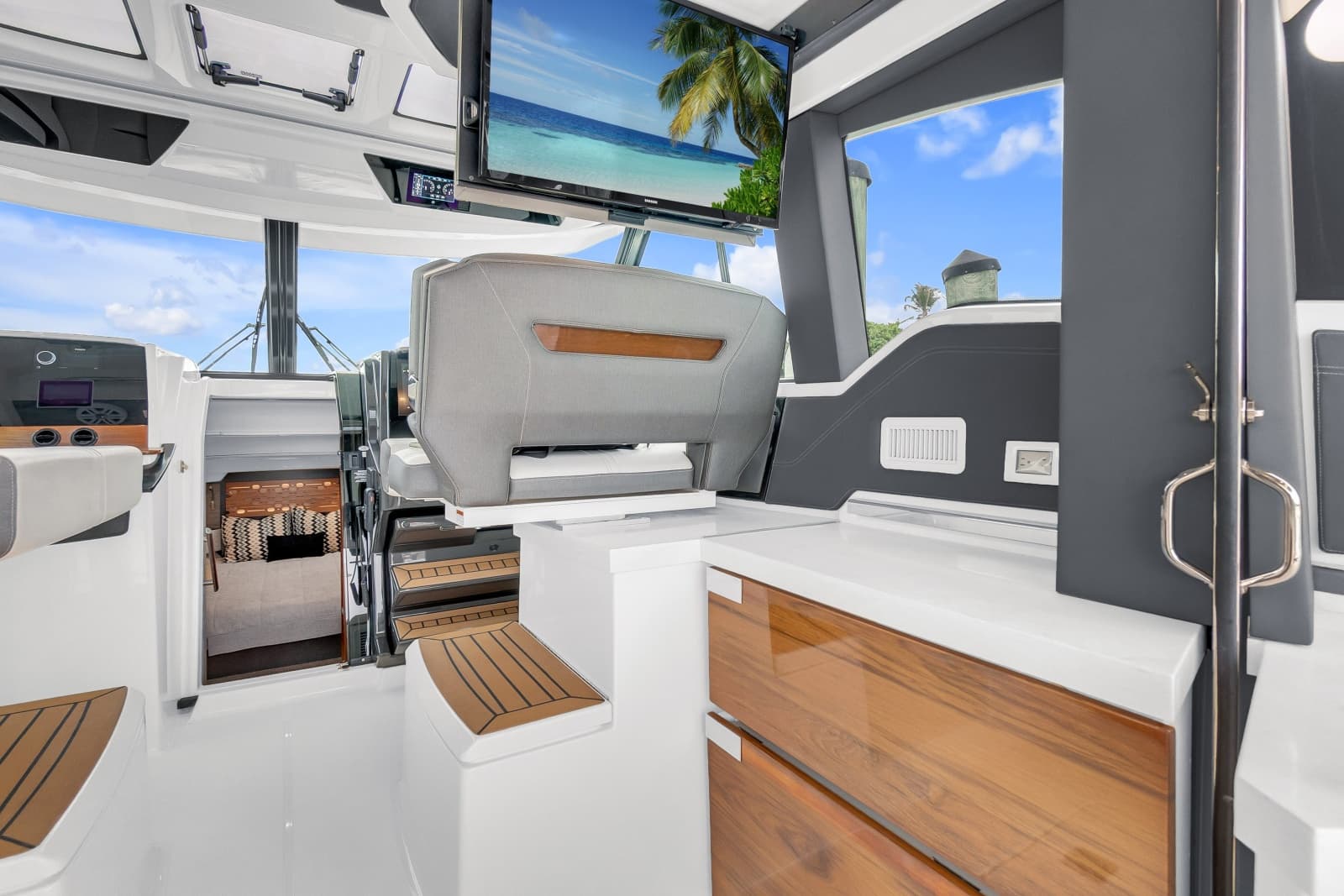 2021 Tiara Yachts 43 LE - Photo 7