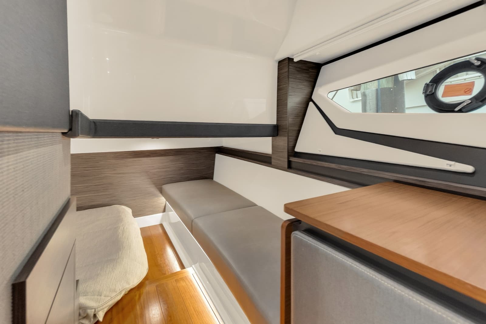 2021 Tiara Yachts 43 LE - Photo 24