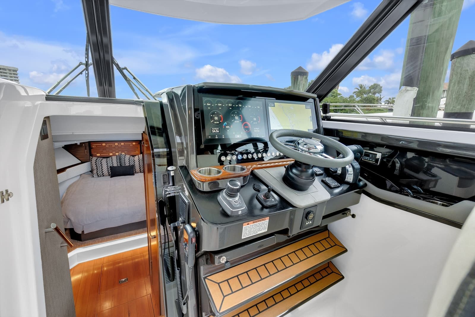 2021 Tiara Yachts 43 LE - Photo 9