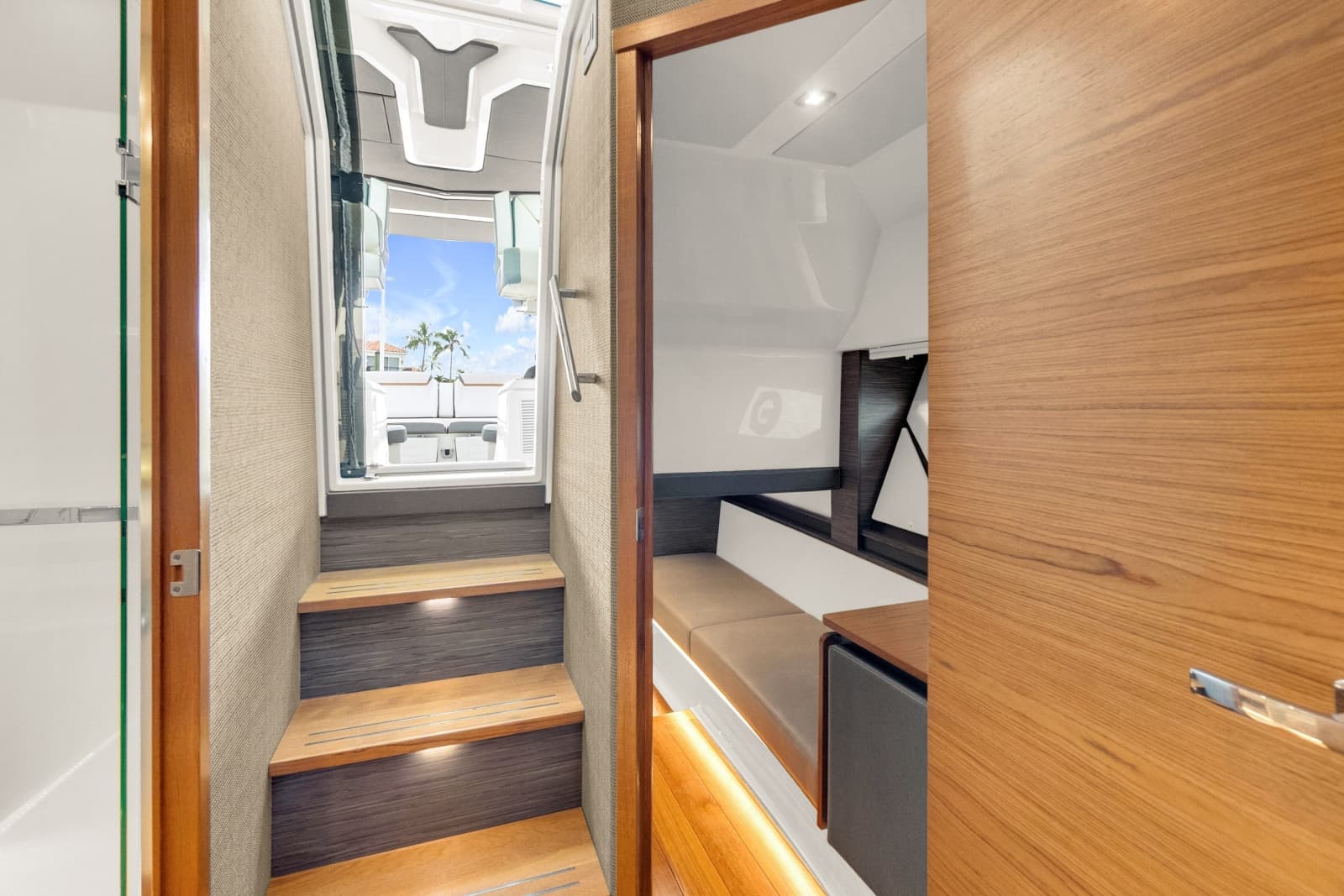 2021 Tiara Yachts 43 LE - Photo 23