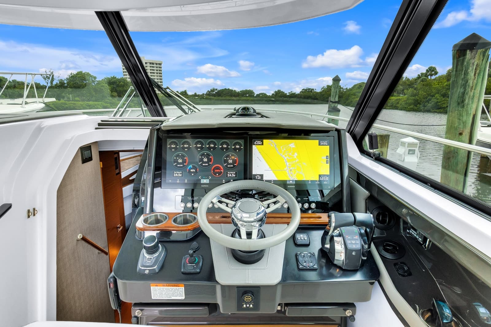 2021 Tiara Yachts 43 LE - Photo 10