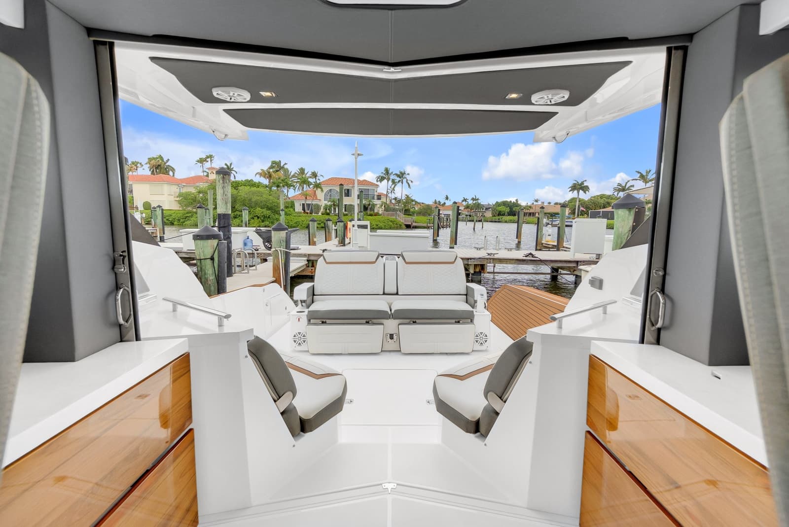 2021 Tiara Yachts 43 LE - Photo 26