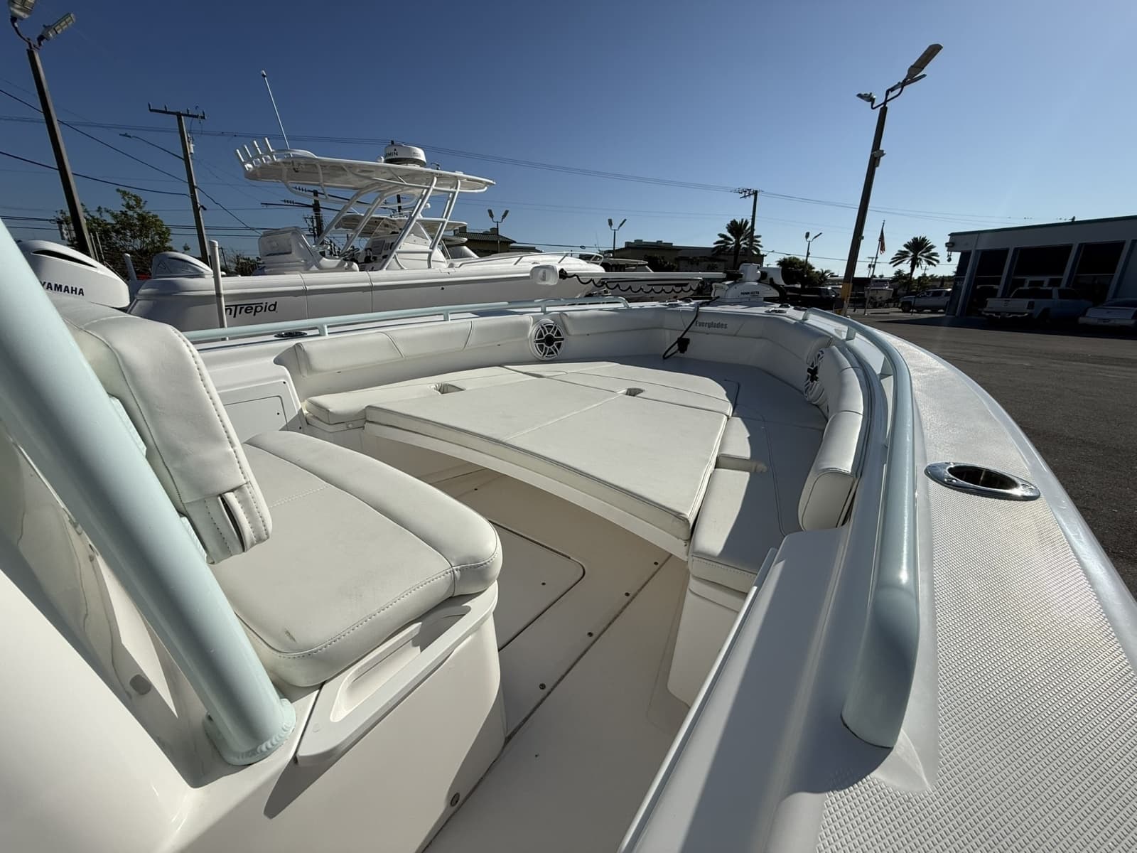 2021 Everglades 243 CC - Photo 4