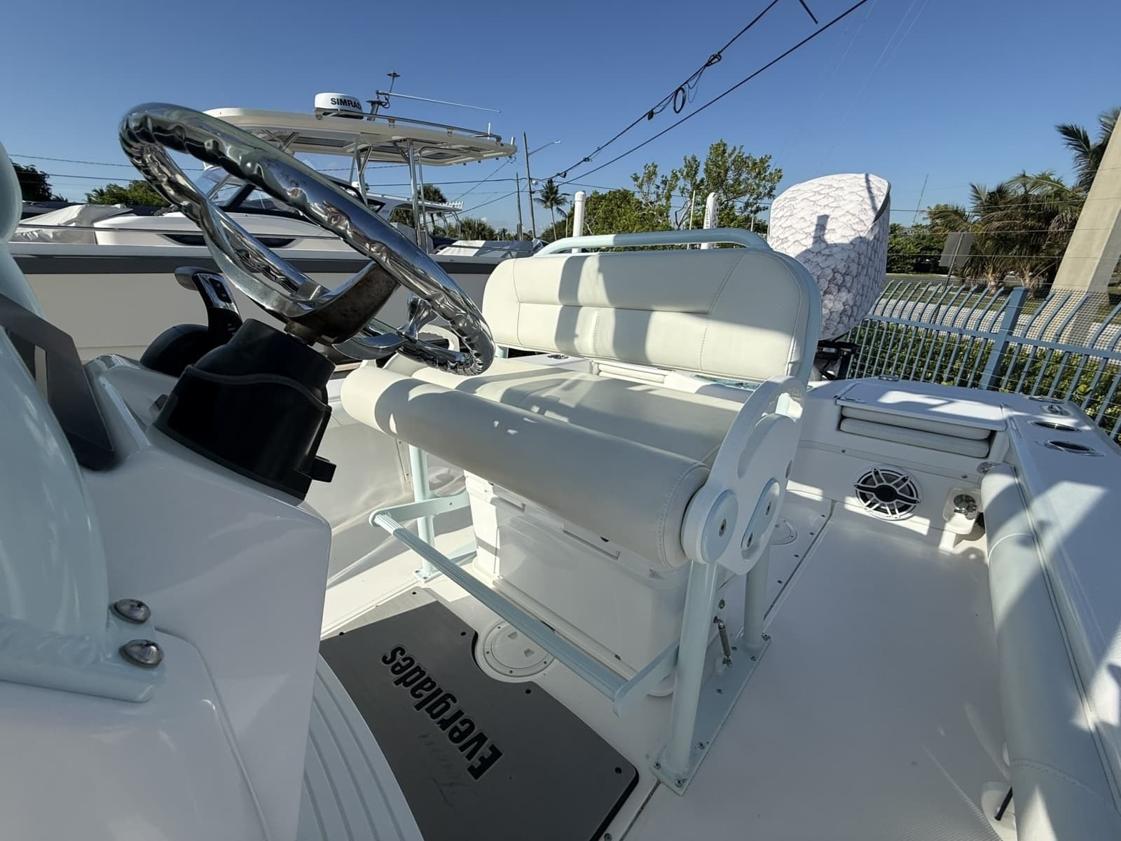2021 Everglades 243 CC - Photo 7