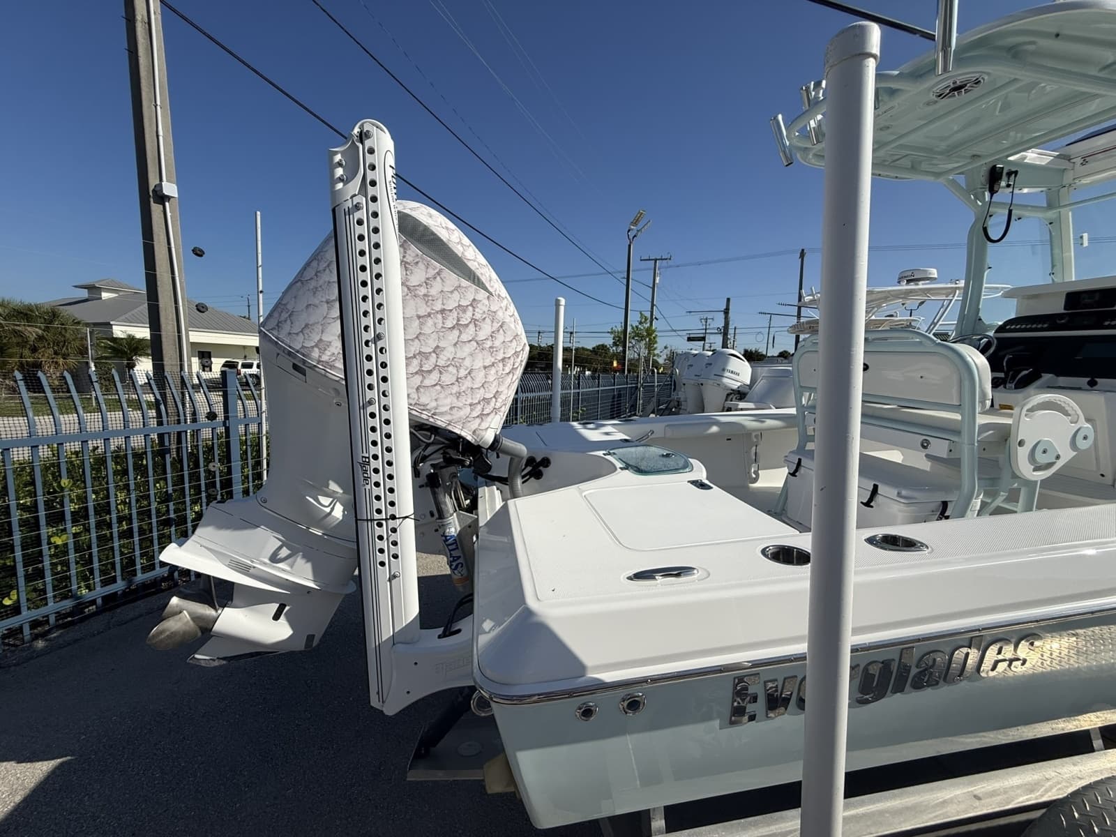 2021 Everglades 243 CC - Photo 19