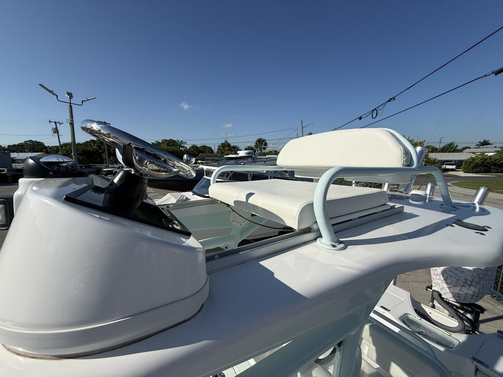 2021 Everglades 243 CC - Photo 10