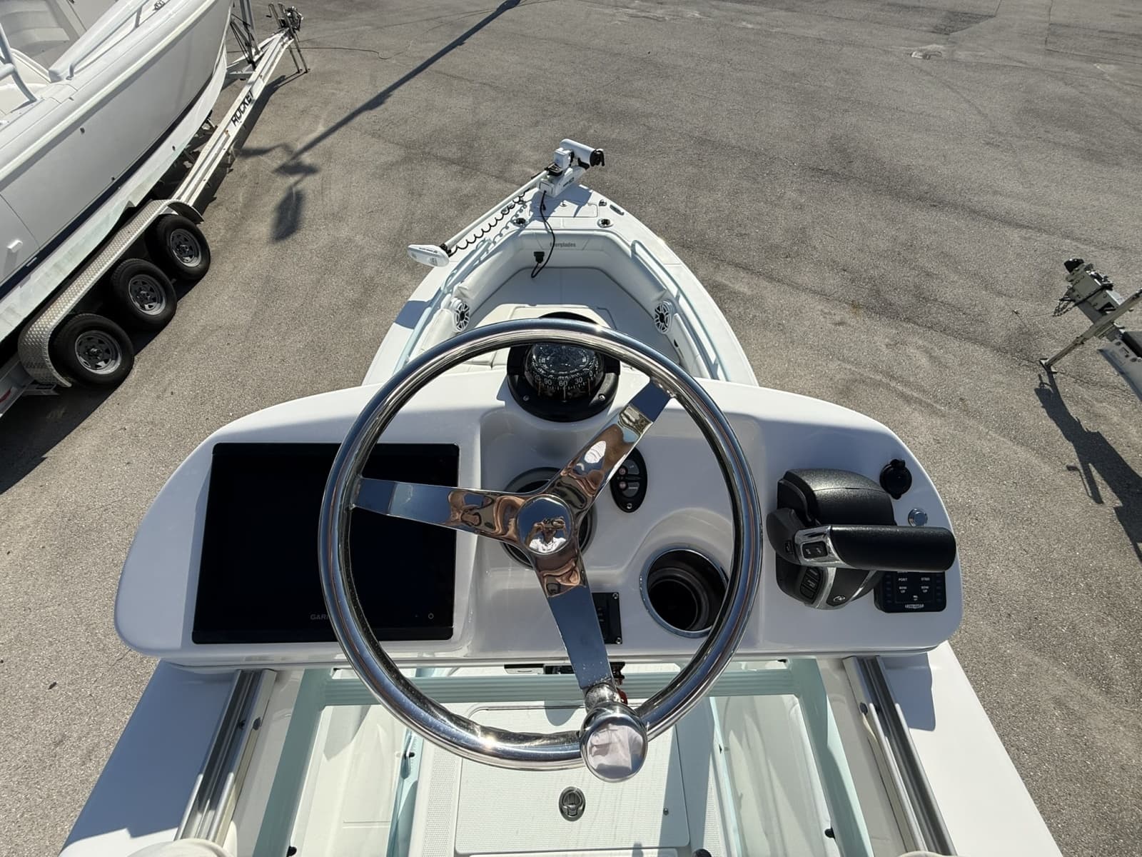 2021 Everglades 243 CC - Photo 11