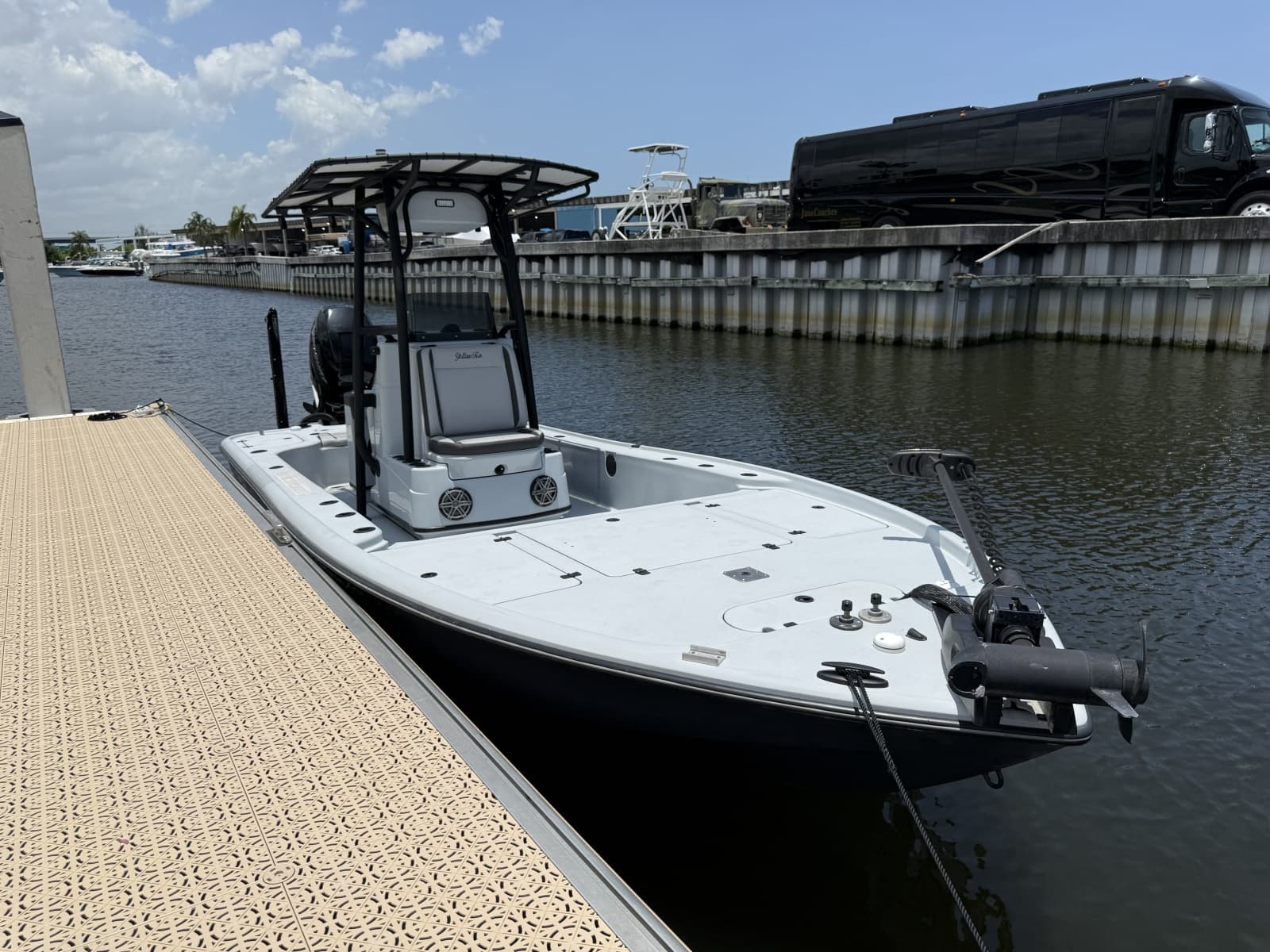 2017 Yellowfin 24 Bay CE - Photo 2