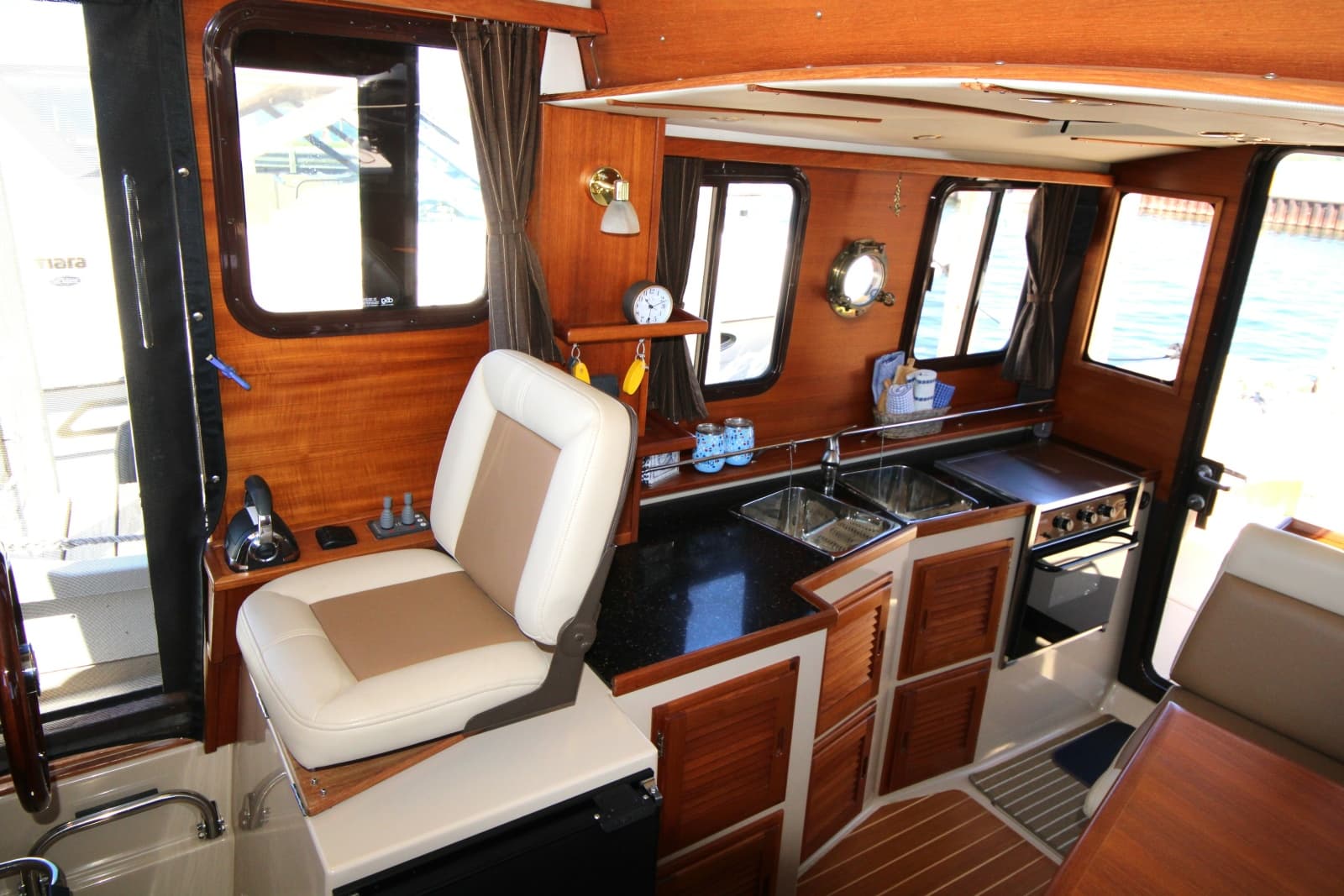2013 Ranger Tugs R-31CB - Photo 13