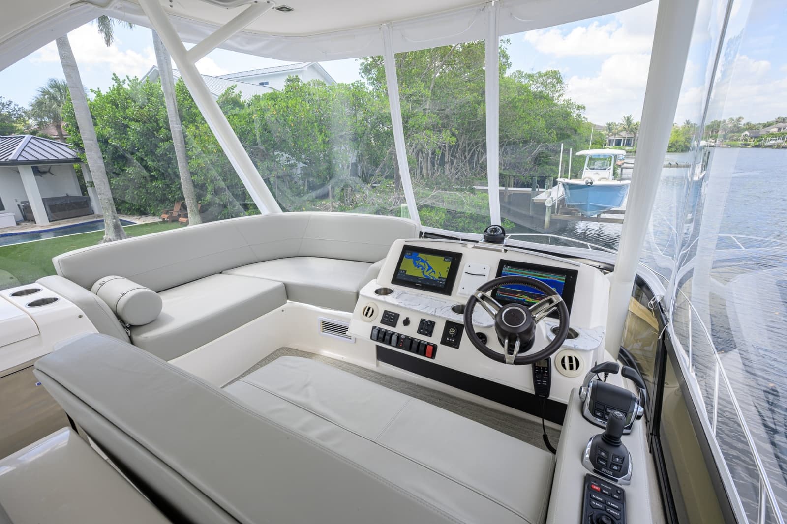 2017 Tiara Yachts 44 Flybridge - Photo 43
