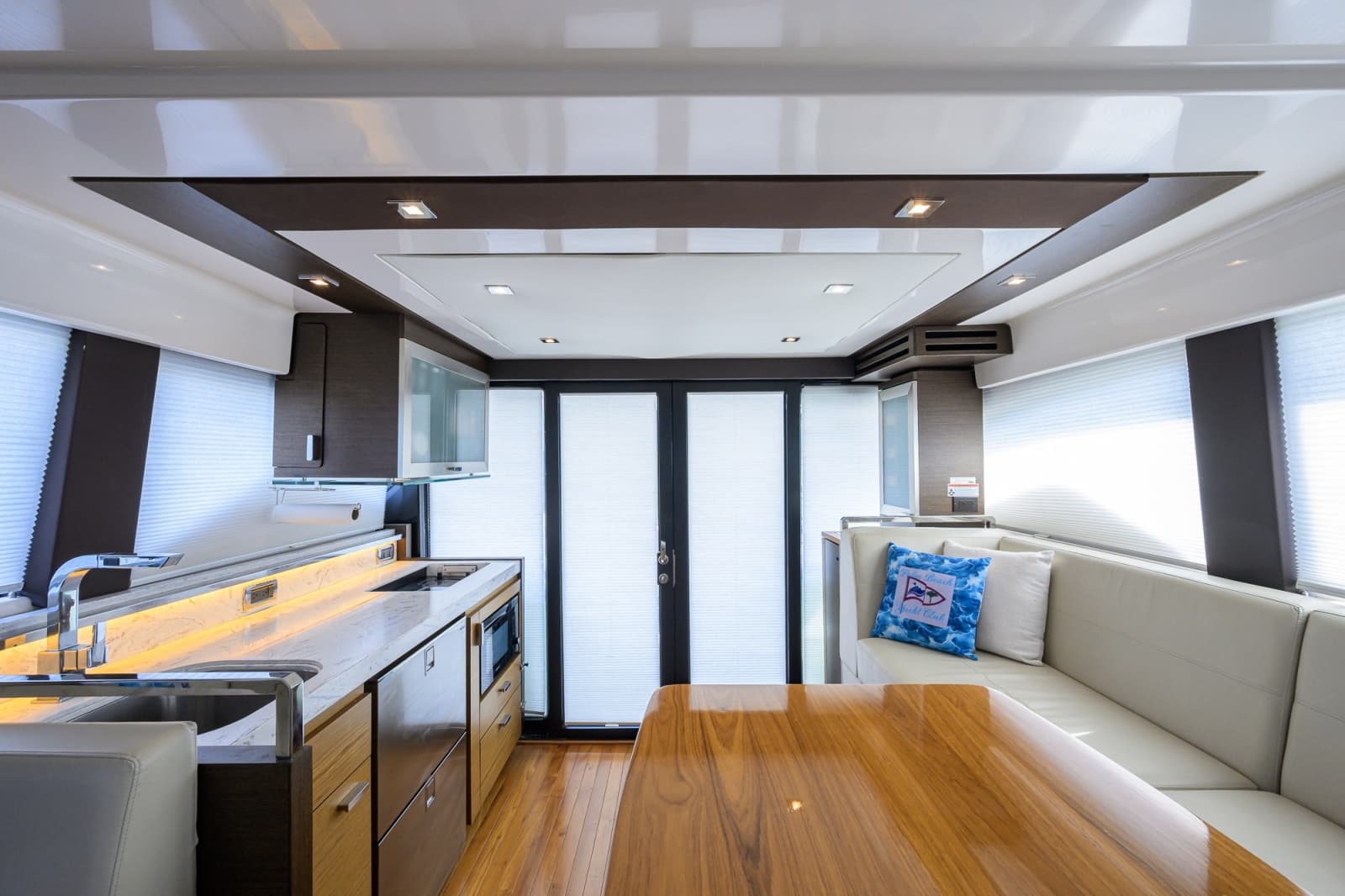 2017 Tiara Yachts 44 Flybridge - Photo 18
