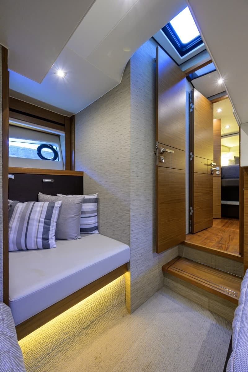 2017 Tiara Yachts 44 Flybridge - Photo 28