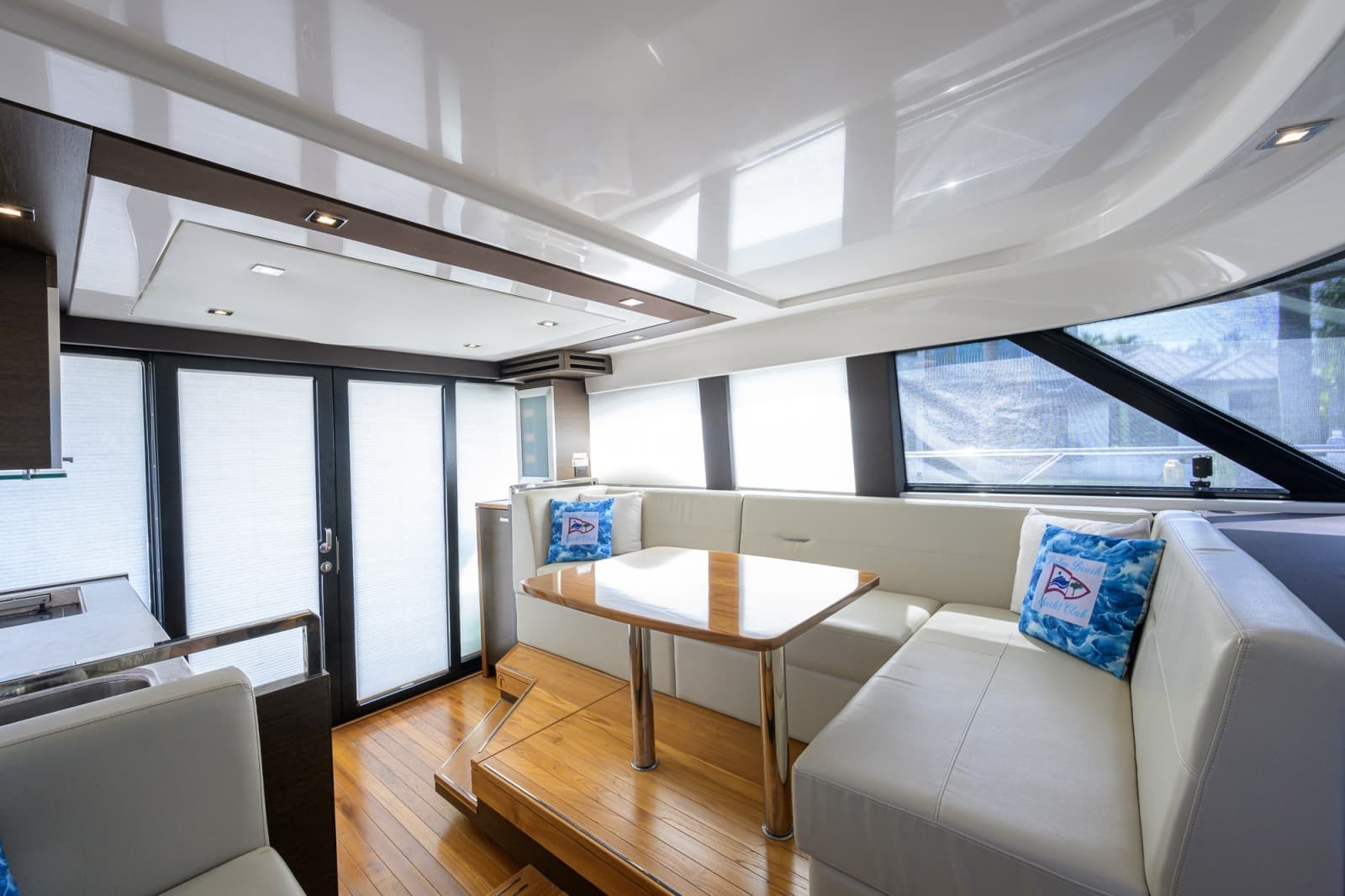 2017 Tiara Yachts 44 Flybridge - Photo 14