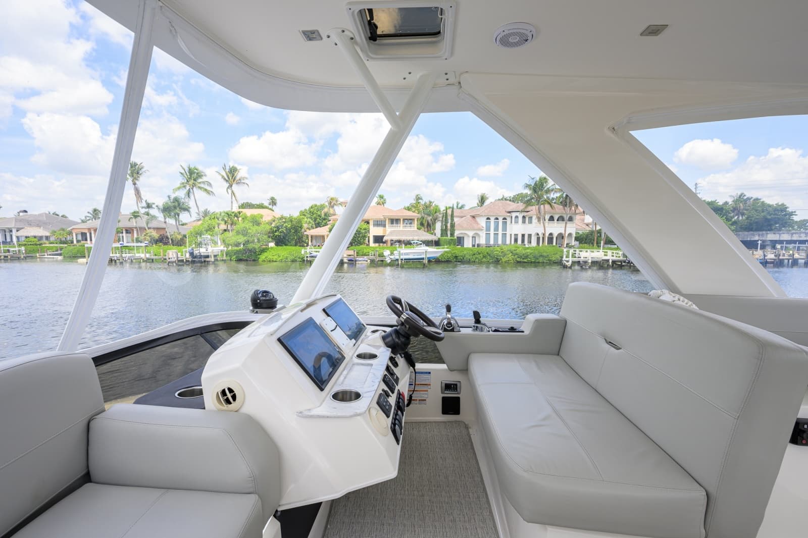 2017 Tiara Yachts 44 Flybridge - Photo 44
