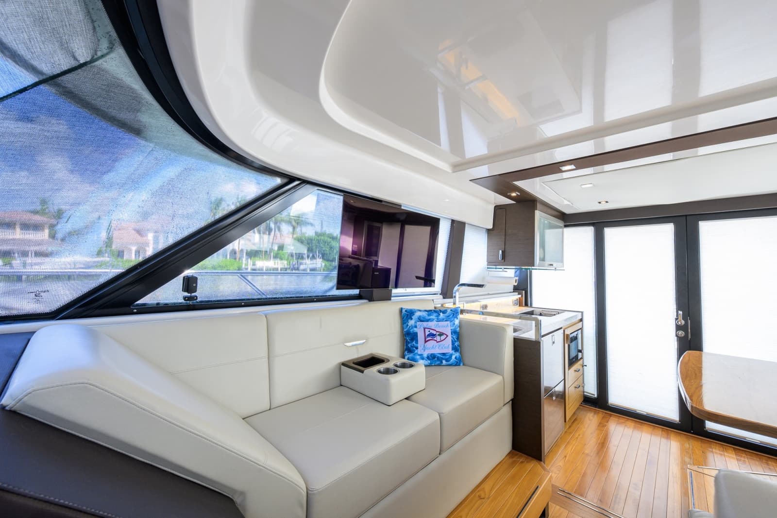 2017 Tiara Yachts 44 Flybridge - Photo 17