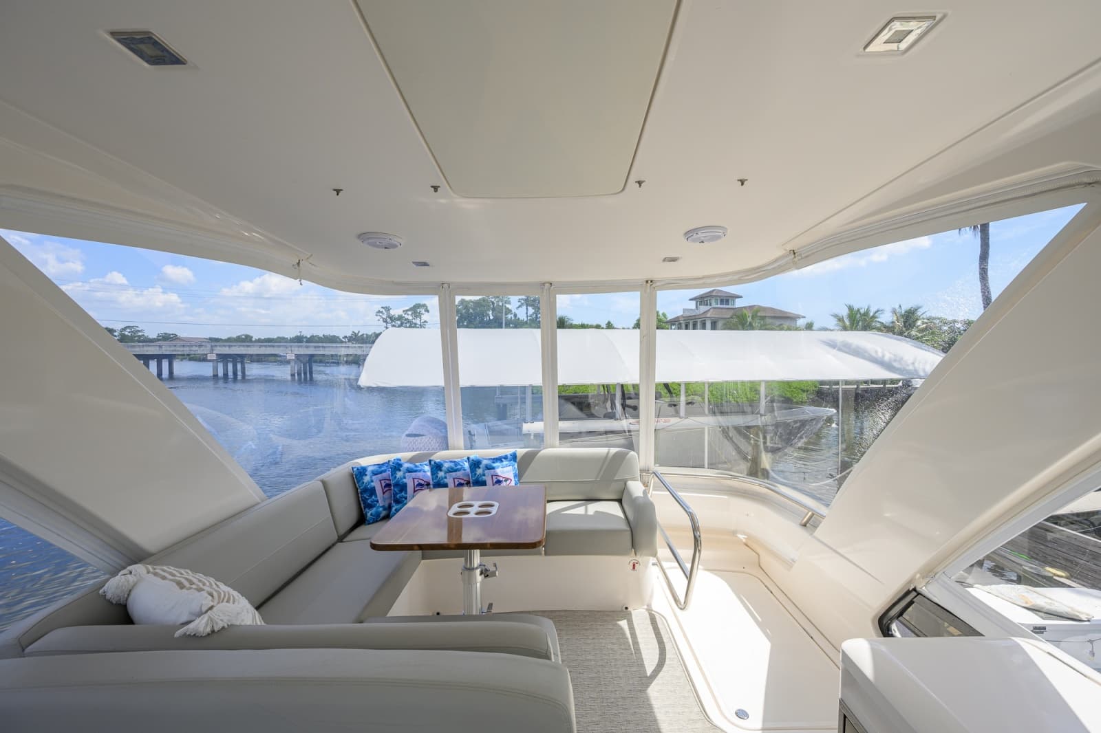 2017 Tiara Yachts 44 Flybridge - Photo 34